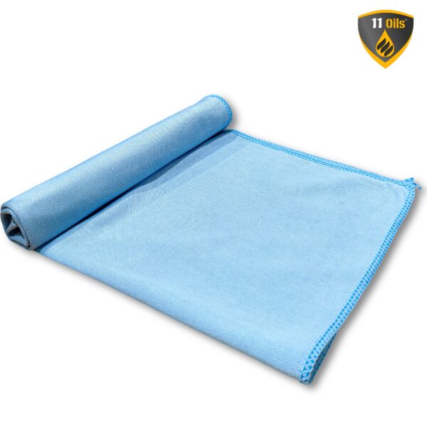 Microfiber cloth for streak-free car