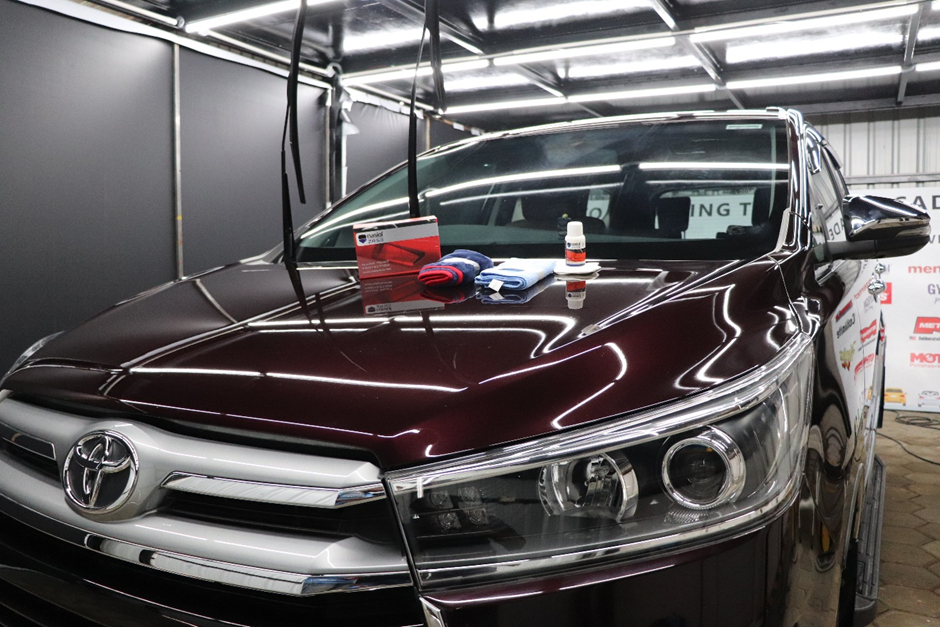 Glossy finish on a ceramic-coated vehicle